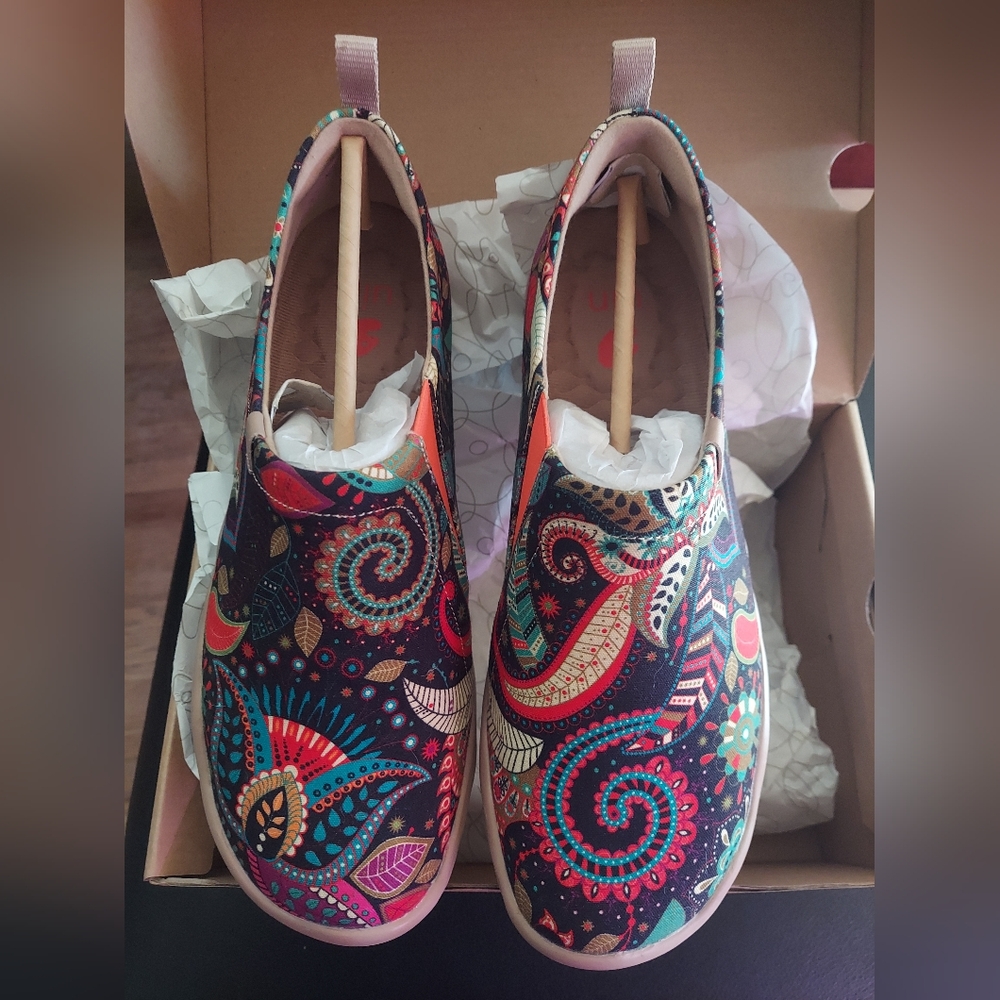 UIN shoes size EU 40 (fit like US women's 9)